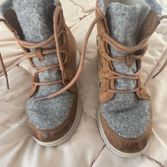 Sorel Women’s Boots - Picture 1 of 5